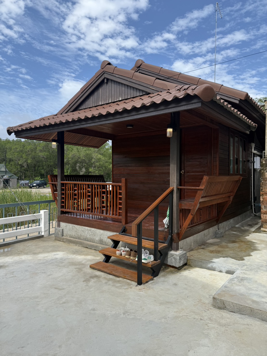 บ้านพักไม้สัก Aura House